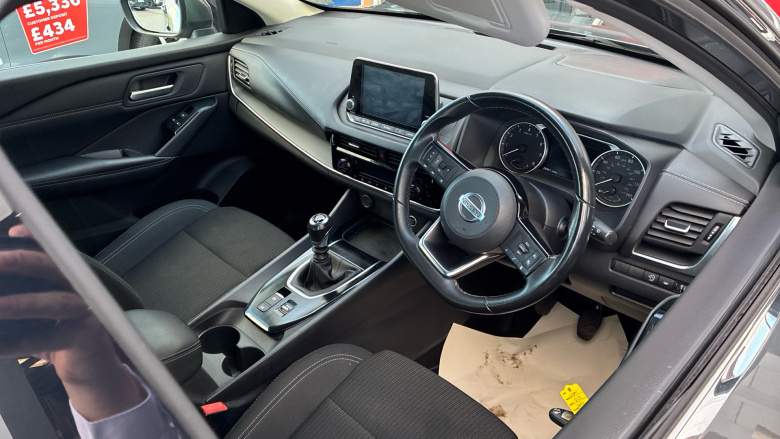 Nissan Qashqai 1.3 DiG-T MH Acenta Premium 5dr Petrol Hatchback